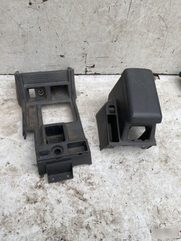Консоль центральная Mitsubishi Pajero 2 MB917827 Б/У