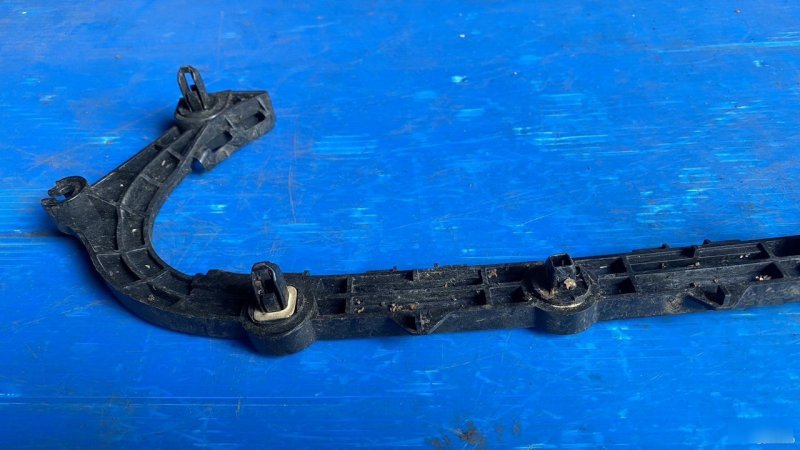 Кронштейн бампера задний левый LS460