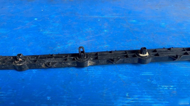 Кронштейн бампера задний левый LS460