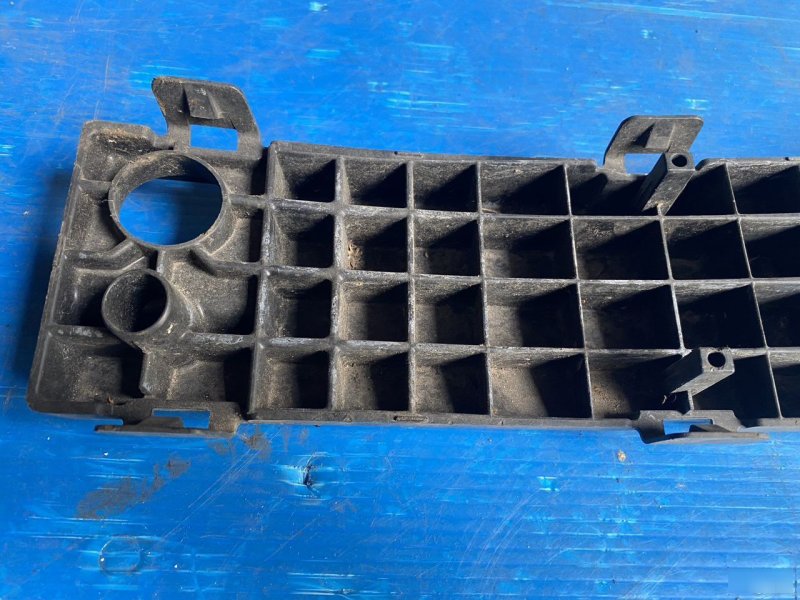 Кронштейн бампера задний правый LS460