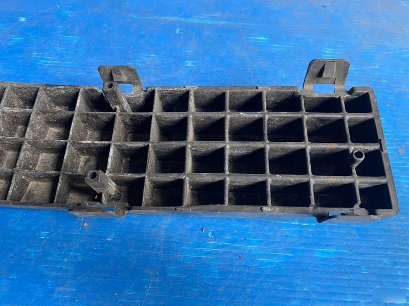 Кронштейн бампера задний правый LS460