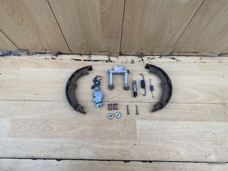 Механизм ручного тормоза задний левый Lexus LS460 2006-2009 Б/У