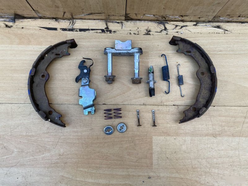 Механизм ручного тормоза задний левый LS460 2006-2009