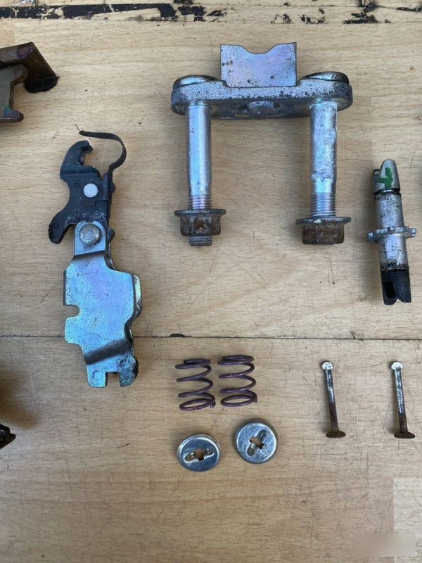 Механизм ручного тормоза задний левый LS460 2006-2009