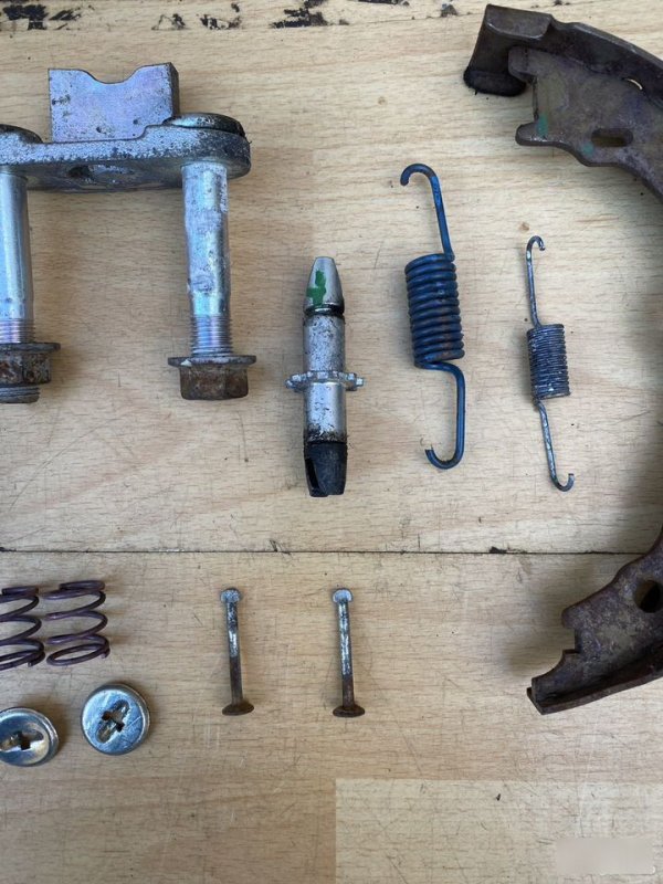 Механизм ручного тормоза задний левый LS460 2006-2009