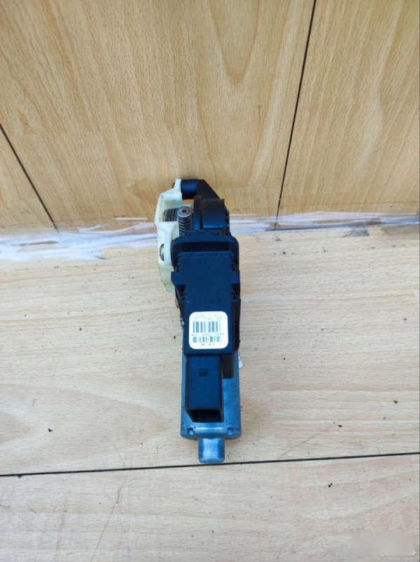 Моторчик стеклоподъемника задний правый Volkswagen Passat B5