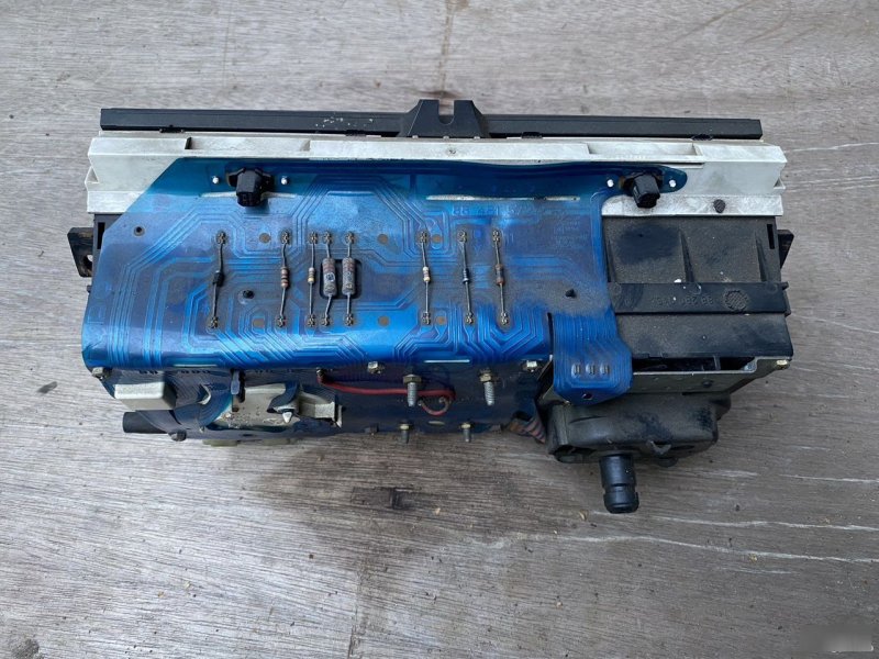 Панель приборов Volkswagen Golf 2