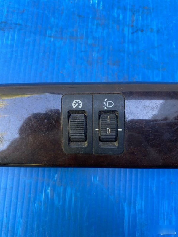 Панель с кнопками регулировки фар BMW 7 E38 61318360843 Б/У