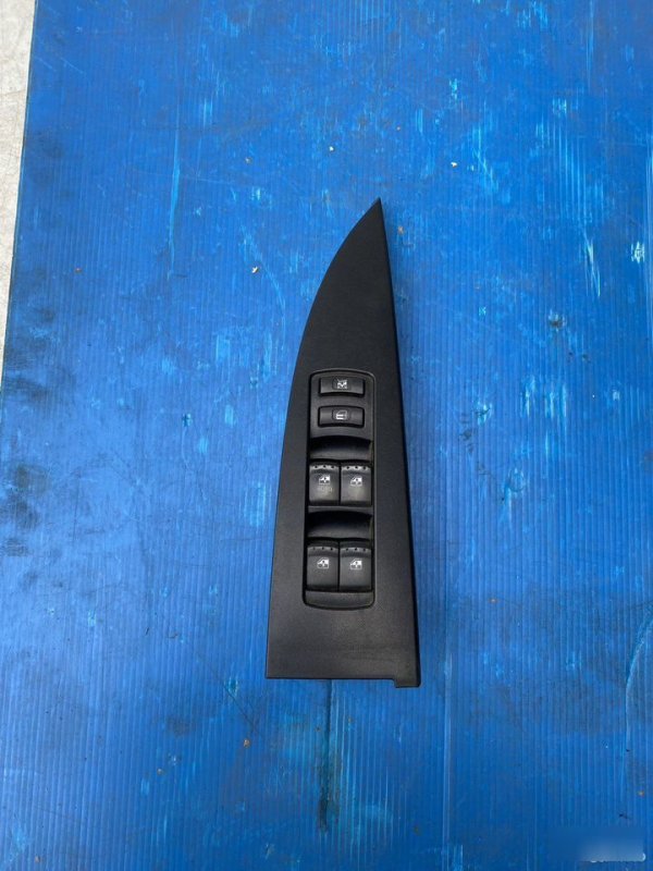 Запчасть блок управления стеклоподъемниками SsangYong Kyron 7225009000 Б/У Блок управления стеклоподъемниками SsangYong Kyron 7225009000 Б/У