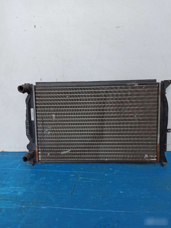 Запчасть радиатор двс Volkswagen Passat B5+ B5 8D0121251AT Б/У Радиатор ДВС Volkswagen Passat B5+ B5 8D0121251AT Б/У