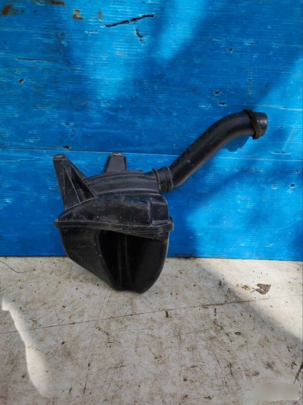Запчасть резонатор воздушного фильтра Nissan Qashqai J10 2006-2010 1021735S01 Б/У Резонатор воздушного фильтра Nissan Qashqai J10 2006-2010 1021735S01 Б/У