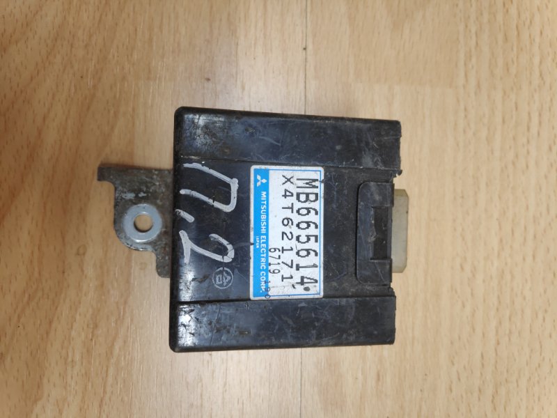 Блок управления подвеской Mitsubishi Pajero 2 джип Mb665614 Б/У