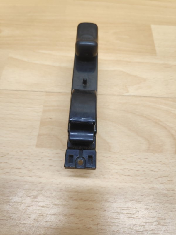 Блок управления стеклоподъемниками Mitsubishi Pajero 2 6g74 Mr704311 Б/У