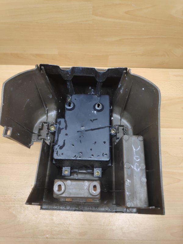 Бардачок между сиденьями Pajero 2 6g74