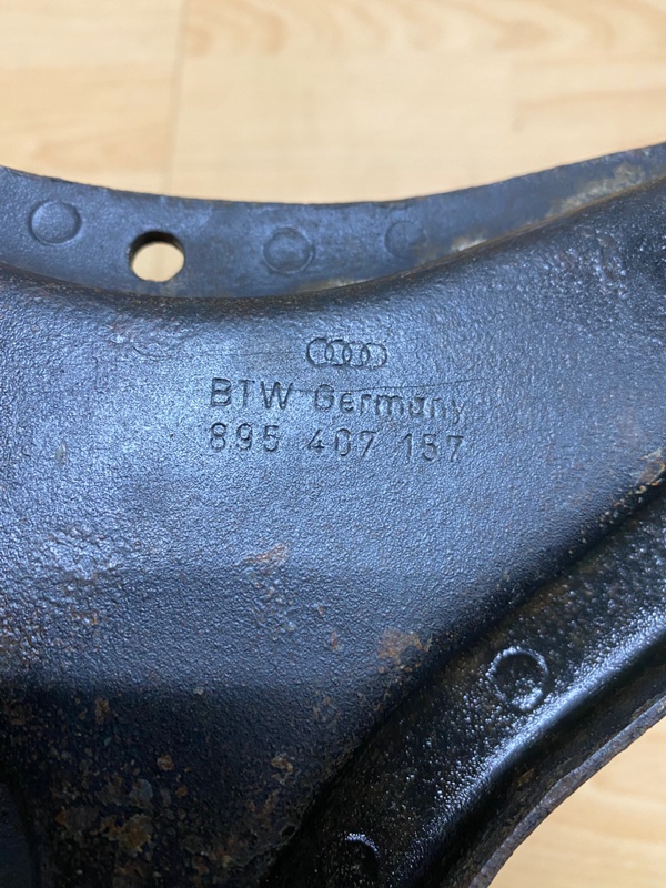 Рычаг нижний передний левый 80 B4 B4