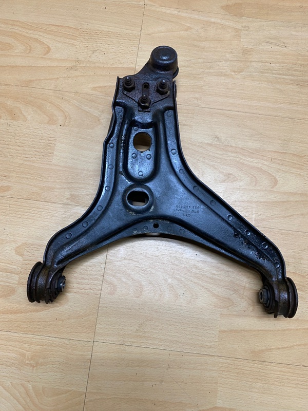 Рычаг нижний передний левый 80 B4 B4