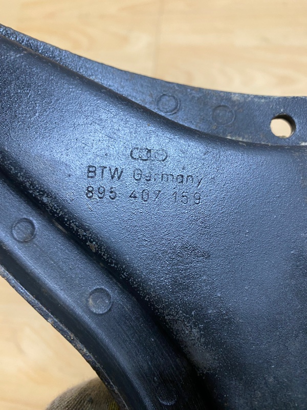 Рычаг нижний передний левый 80 B4 B4