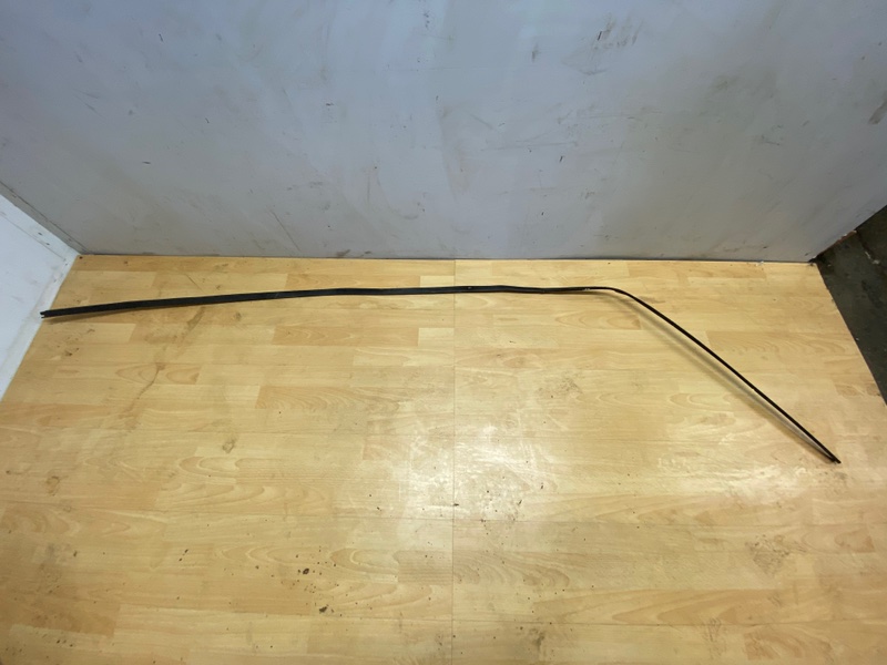 Запчасть молдинг крыши правый Mitsubishi Pajero 2 джип MB645730 Б/У Молдинг крыши правый Mitsubishi Pajero 2 джип MB645730 Б/У