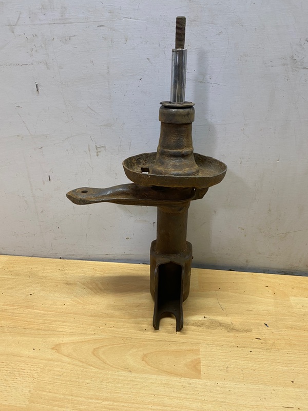 Амортизатор передний левый Audi 80 B4 B4 8A0 413 503 Б/У