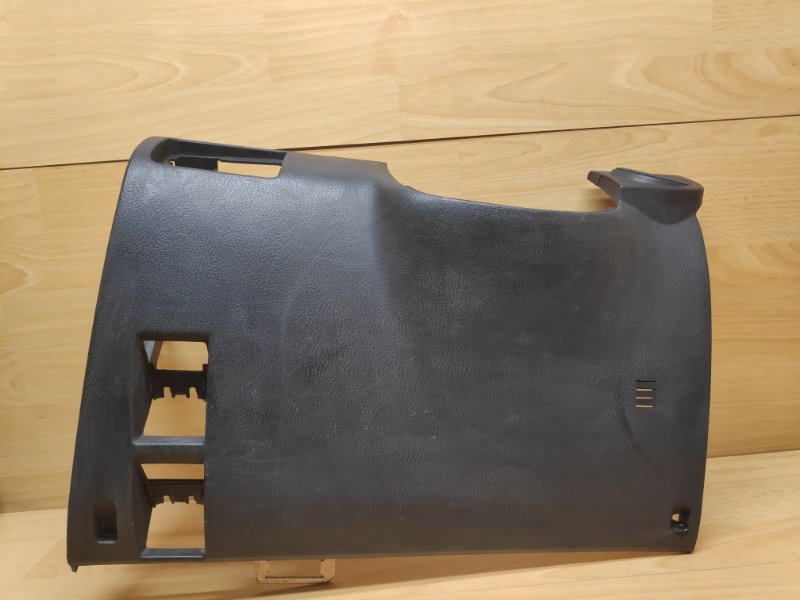 Накладка под торпедо левая SsangYong Rexton 1 7667108008 Б/У