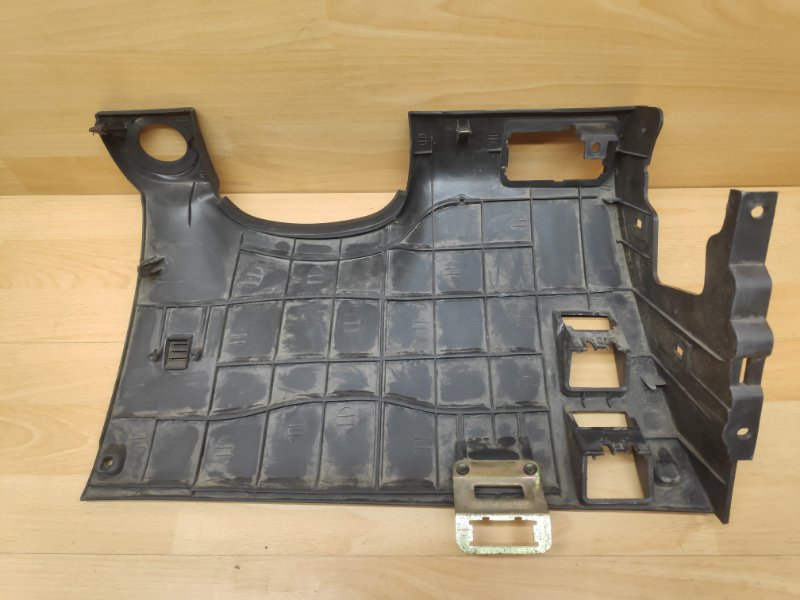 Накладка под торпедо левая Rexton 1