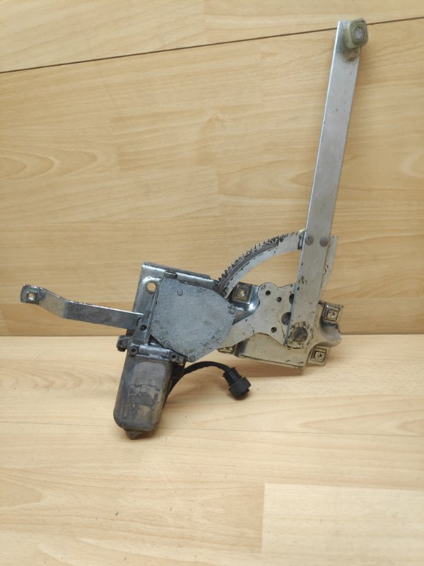 Стеклоподъемник с моторчиком задний правый Land Rover Discovery 1 RTC3816 Б/У