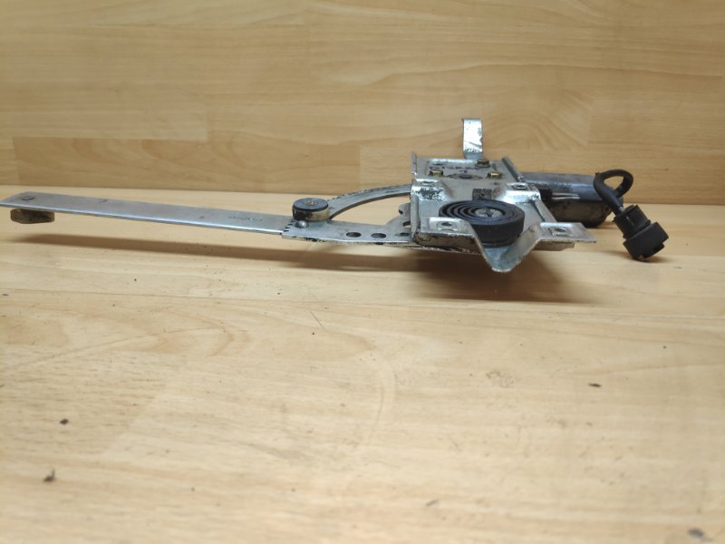 Стеклоподъемник с моторчиком задний правый Discovery 1