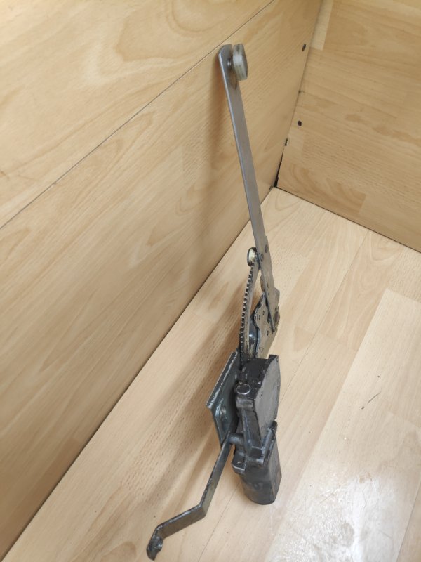 Стеклоподъемник с моторчиком задний правый Discovery 1