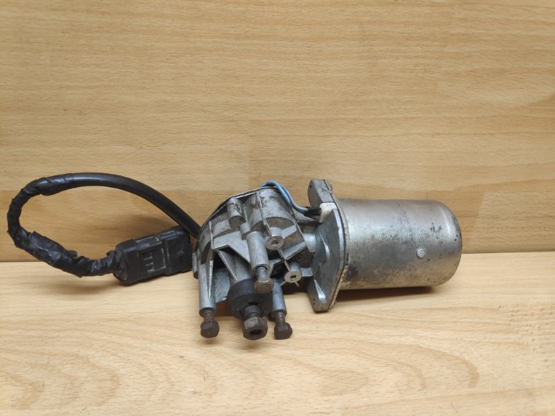 Моторчик стеклоочистителя передний Megane 1