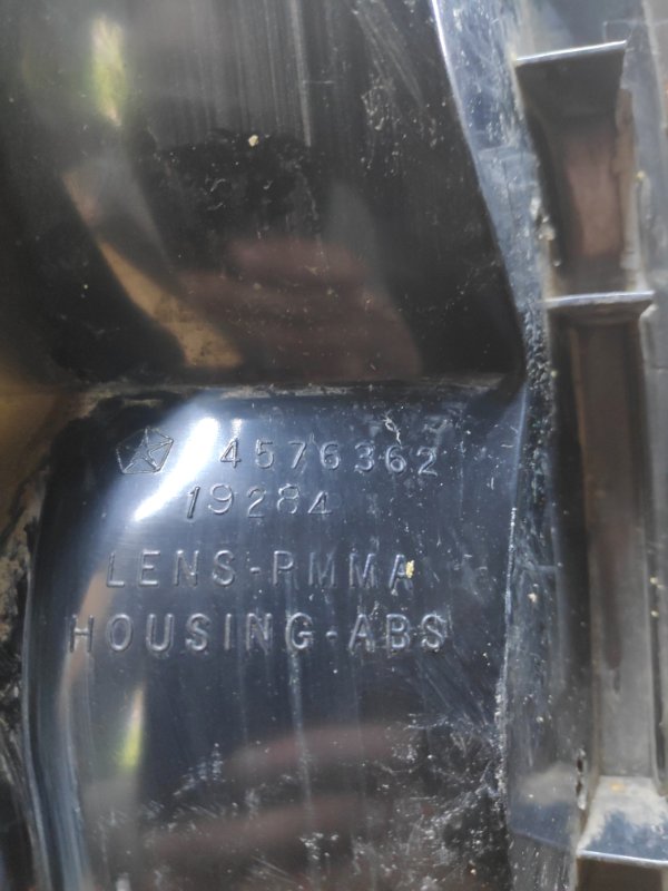 Фонарь заднего хода задний правый Dodge Caravan 3 Фонарь заднего хода задний правый Dodge Caravan 3