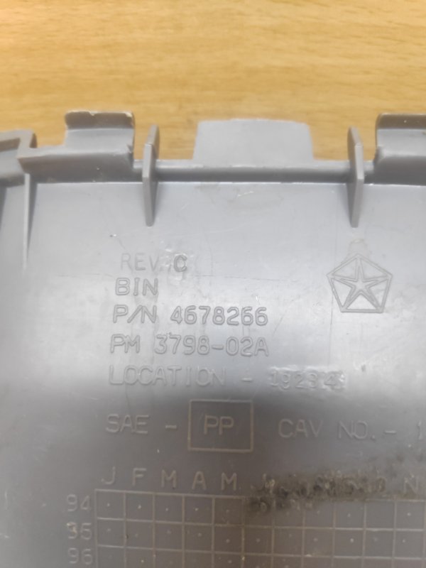 Консоль центральная Dodge Caravan 3