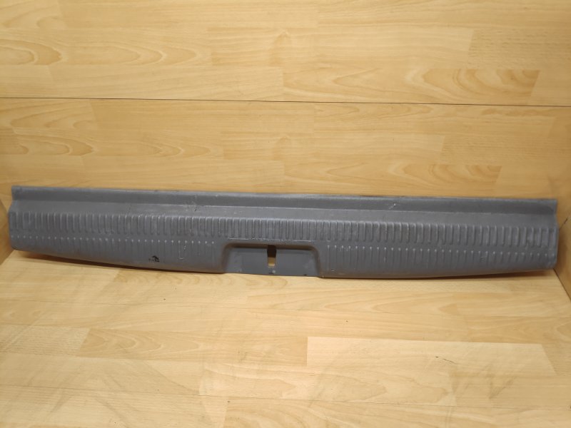 Накладка багажника Dodge Caravan 3 4706274 Б/У