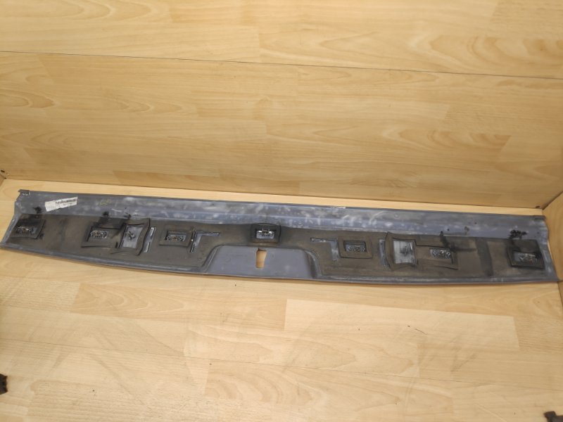 Накладка багажника Caravan 3