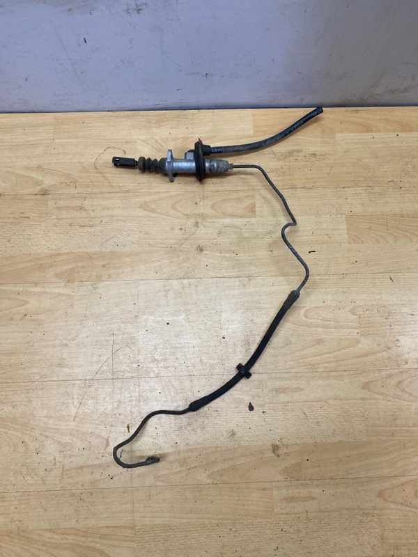 Главный цилиндр сцепления Audi 80 B4 B4 893721401D Б/У