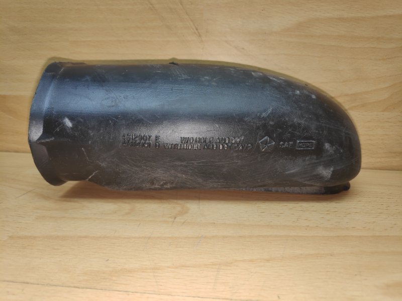 Воздухозаборник Dodge Caravan 3 4612907 Б/У