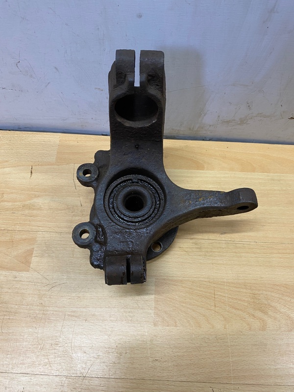 Кулак поворотный передний правый Mazda 3 BK BK 3N613K170 Б/У