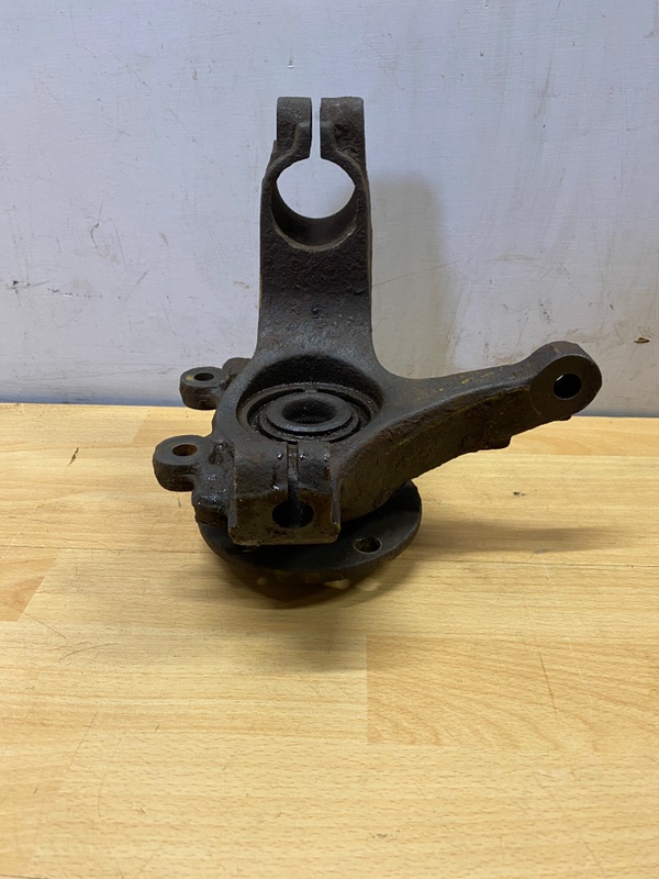 Кулак поворотный передний правый 3 BK BK