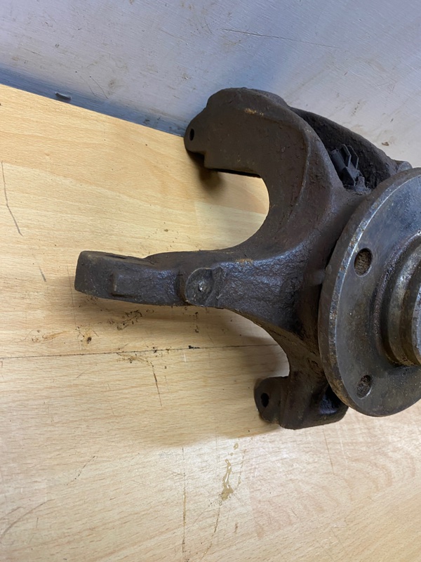 Кулак поворотный передний правый 3 BK BK