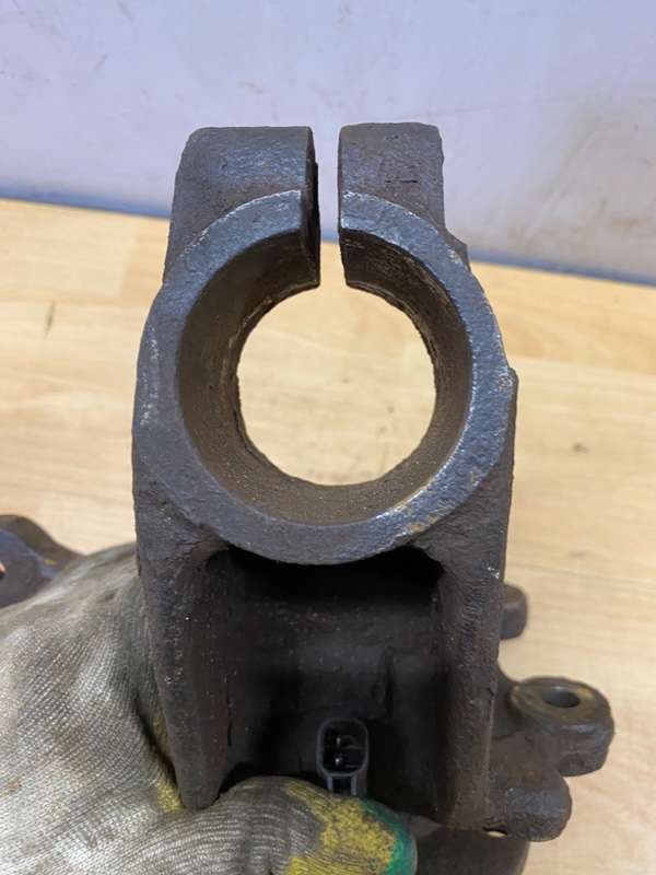 Кулак поворотный передний правый 3 BK BK