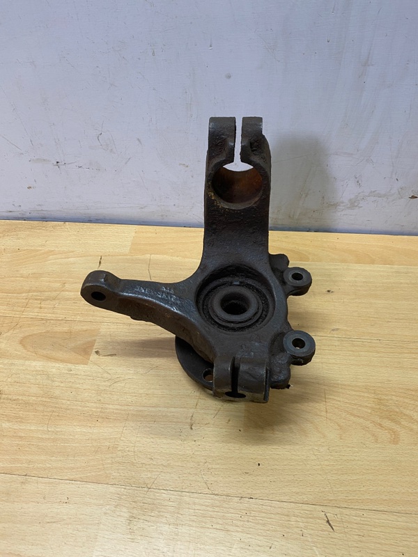 Кулак поворотный передний левый Mazda 3 BK BK 3N613K171 Б/У