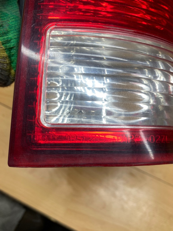 Фонарь задний правый Saturn Vue 1