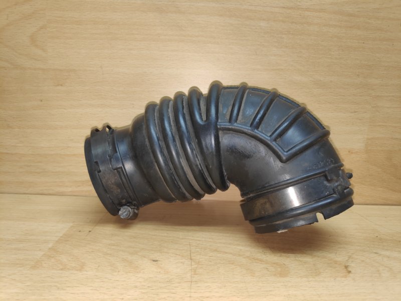 Патрубок воздушного фильтра Dodge Caravan 3 04886226AB Б/У