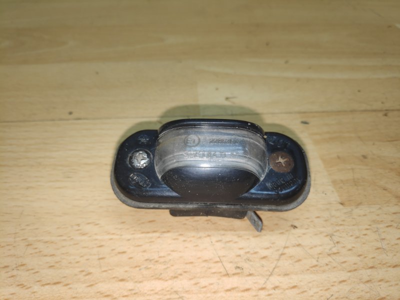 Запчасть подсветка номера Audi 80 B3/B4 443943191 Б/У Подсветка номера Audi 80 B3/B4 443943191 Б/У