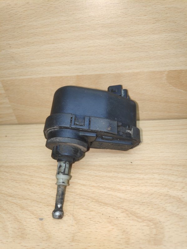 Корректор фар 80 B3/B4