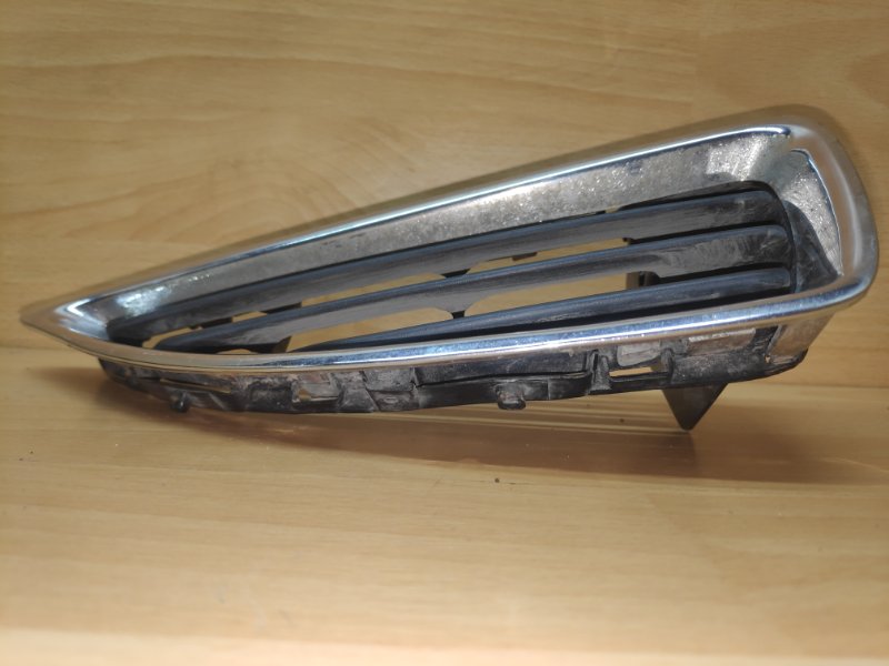 Решетка радиатора правая Megane