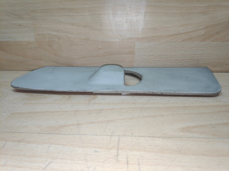 Накладка стойки левая LS460