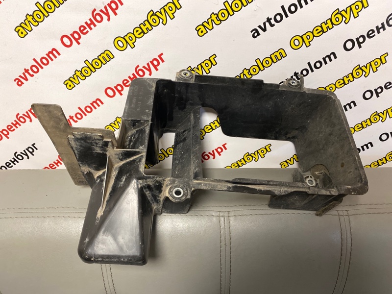 Запчасть дефлектор радиатора Toyota Land Cruiser 200 3291760090 Б/У Дефлектор радиатора Toyota Land Cruiser 200 3291760090 Б/У