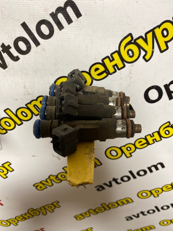 Запчасть форсунка топливная Renault Logan 1 1.6 8200227124 Б/У Форсунка топливная Renault Logan 1 1.6 8200227124 Б/У