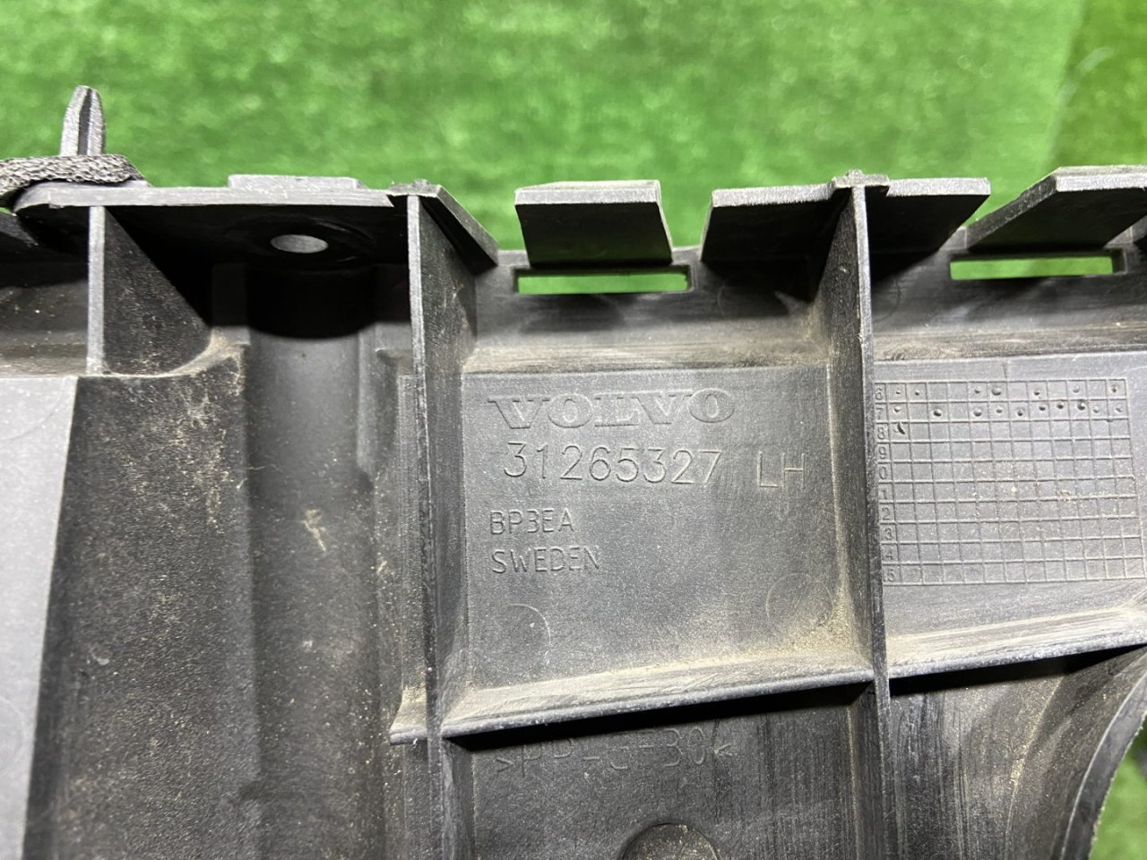 Крепление бампера заднее левое V70 2 008 BW56 B5254T6