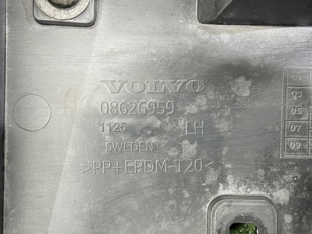 Крепление бампера заднее левое XC90 2 003 C59 B5254T2